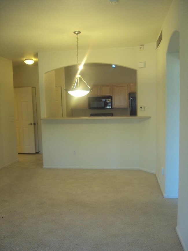 Building Photo - 2BR/2BA Condo + W/D + Pool+GYM-AVAIL 8/20