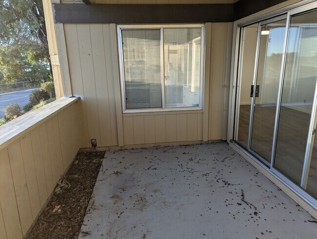 Building Photo - 355 Parkview Ter