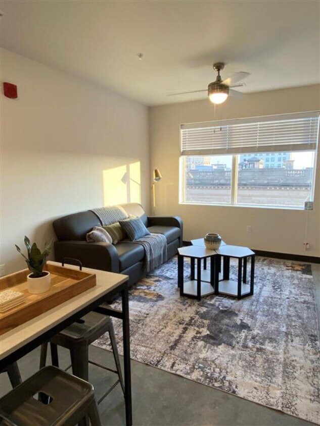 Foto principal - 909 Q St