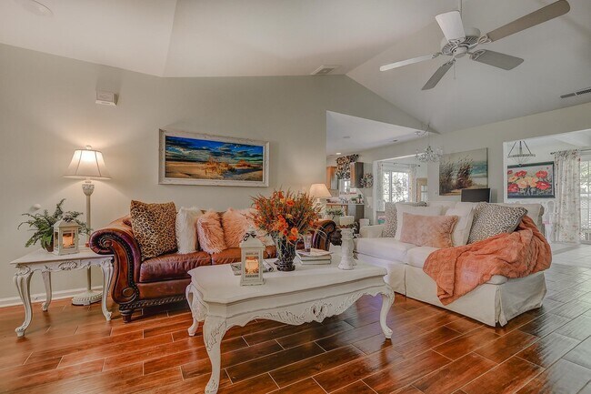 Foto del edificio - 472 Shellbank Dr