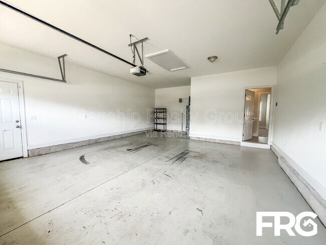 Building Photo - 313 N Landing Dr