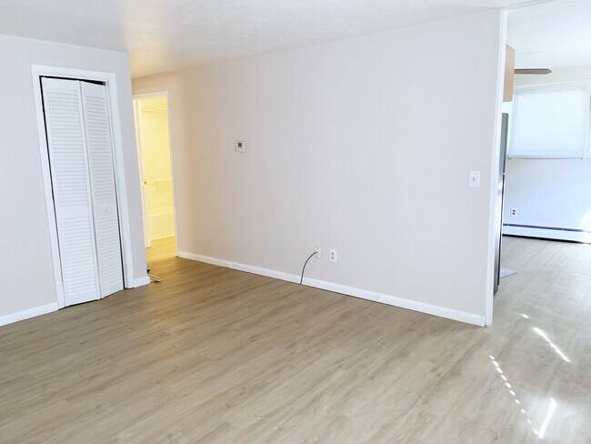 Building Photo - 546 Case Ave