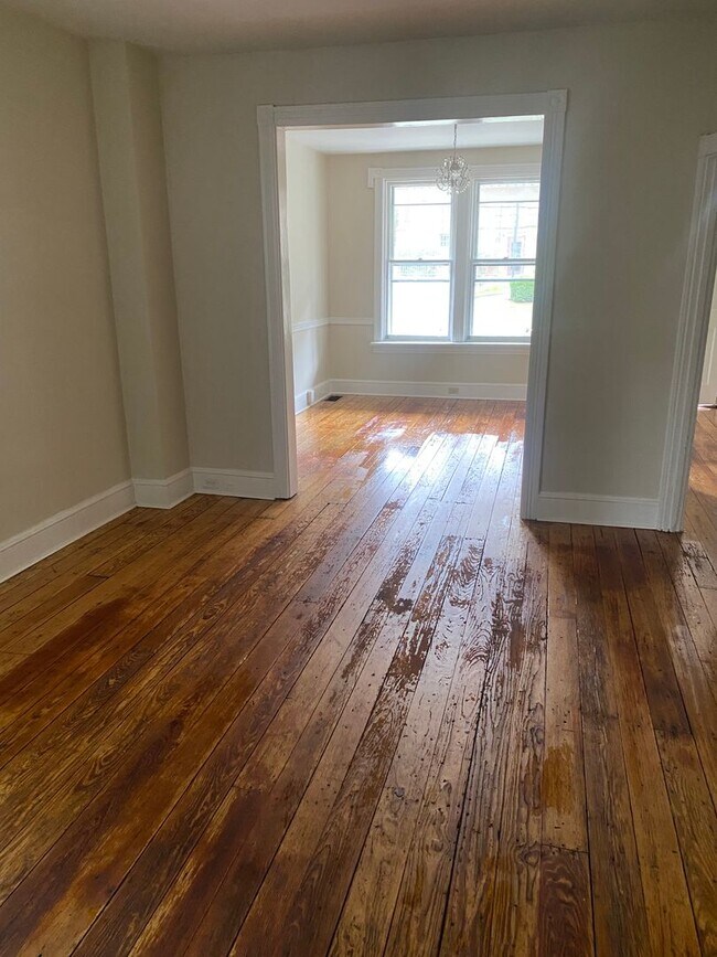 Foto del edificio - 527 N Pine St