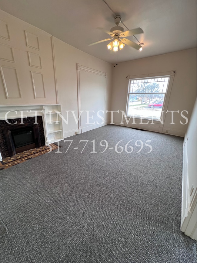 Living Room - 121 W Seminary St