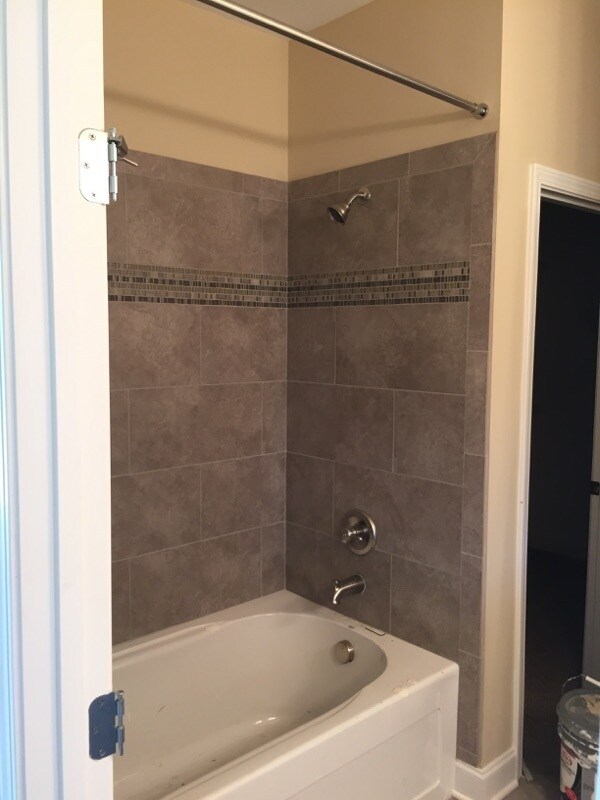 Building Photo - *30 Day Special* Town Home, Corner Unit, 3...
