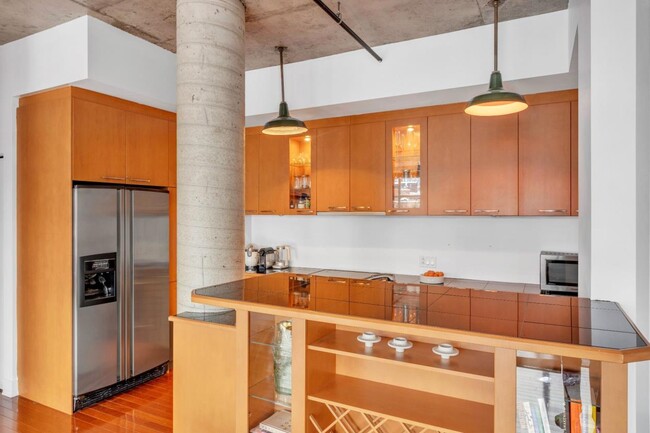 Building Photo - 555 St De La Commune