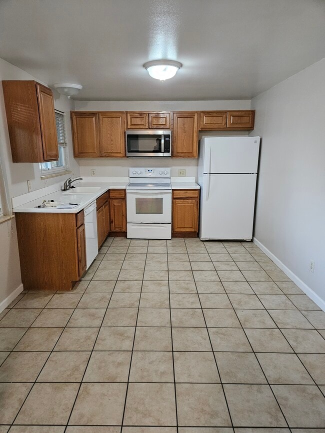 Building Photo - 10665 W Dakota Ave