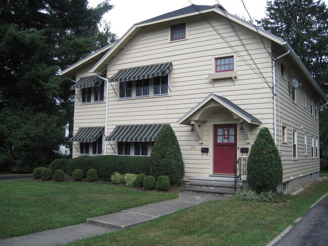 Building Photo - 120 Country Club Dr