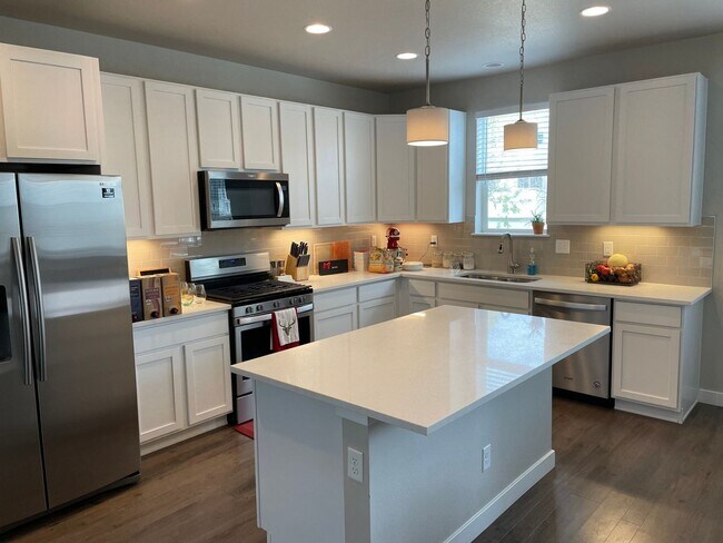 Foto del edificio - 3 Bedroom Single Family Home near Iliff St...