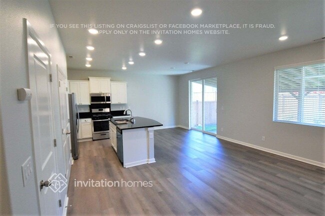 Building Photo - 511 Rosewood Dr SW