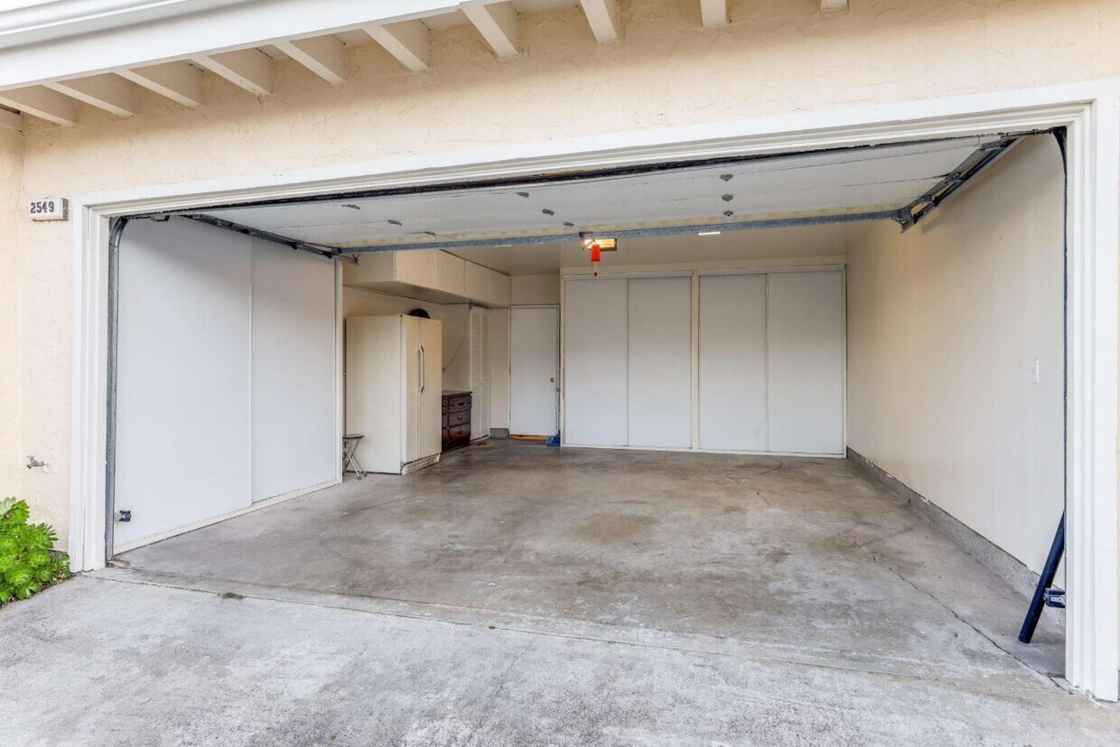 Foto principal - 2549 Olmstead Ct