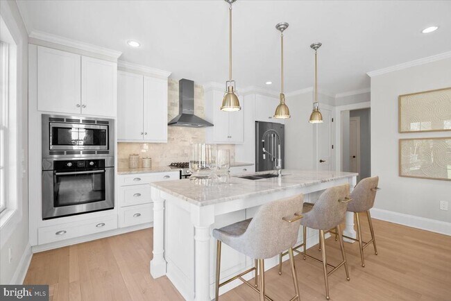 Foto del edificio - 3213 Foxhall Rd NW