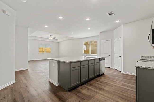 Building Photo - 16617 Olivewood Ln