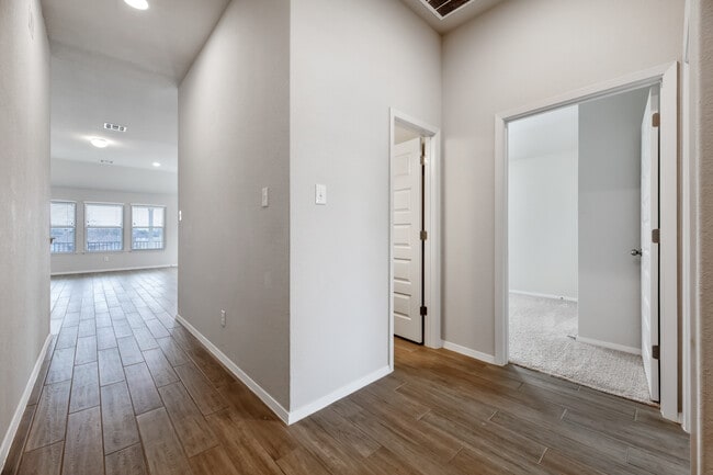 Building Photo - 359 Spiny Lizard Ln