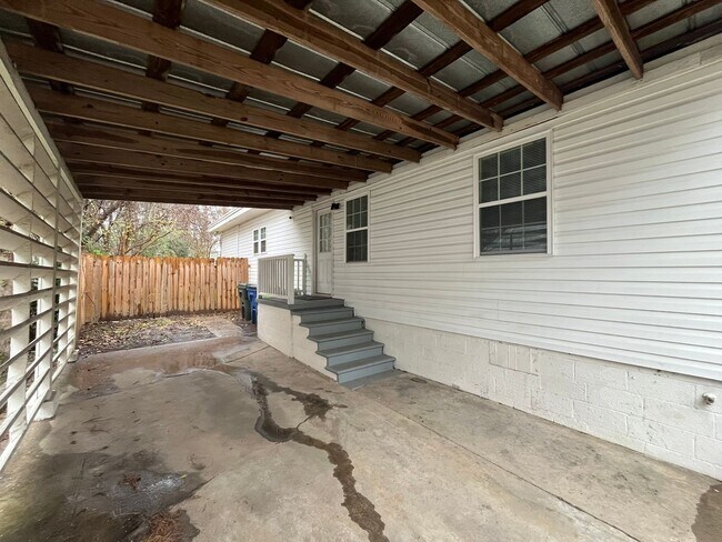 Foto del edificio - Newly Remodeled 3BD, 2BA Raleigh Home with Fenced Yard in Prime Location Near Downtown Raleigh, N...