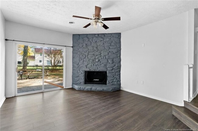Foto del edificio - 6838 Timbercroft Ln
