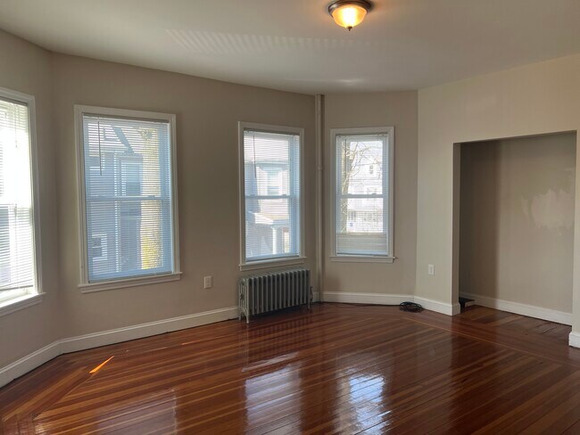 Building Photo - 179 Belmont St