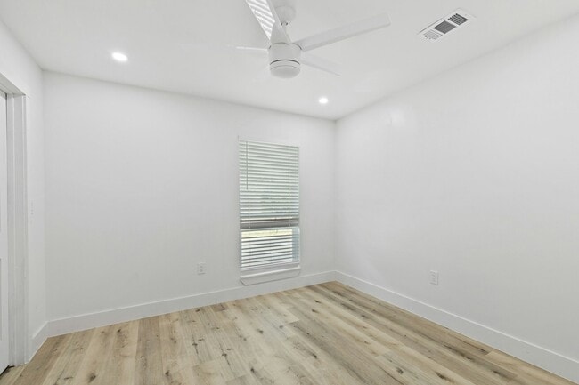 Foto del edificio - 15655 Regal Hill Cir