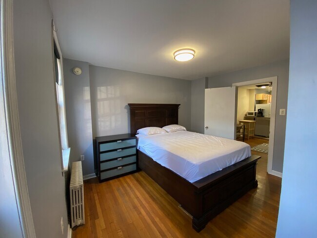 Building Photo - 302 S Juniper St