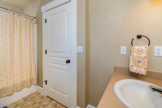 Building Photo - 1355 Baltimore Apt