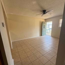 Building Photo - 505 Hackberry St