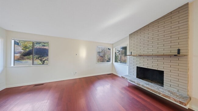 Building Photo - 3 Bed 2 Bath - Centrally Located - NAS Whidbey