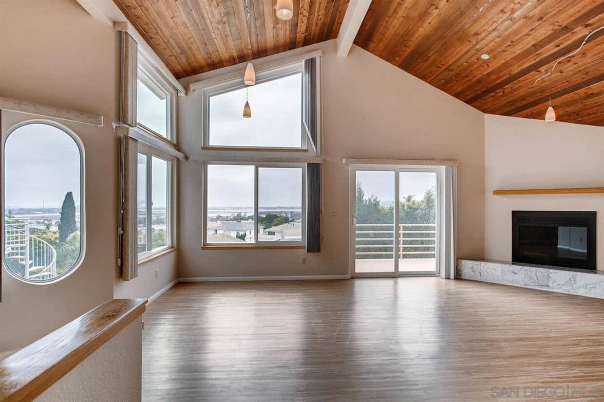 Primary Photo - **** INCREDIBLE VIEWS 3 BED 2 BATH HOME! B...
