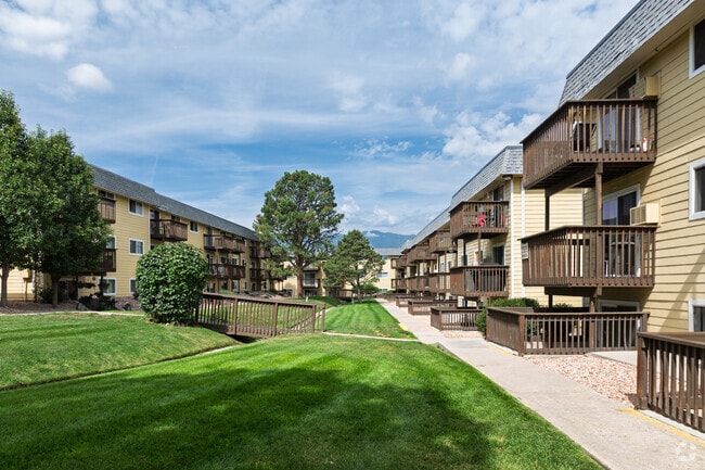 Building Photo - Mountain Ridge