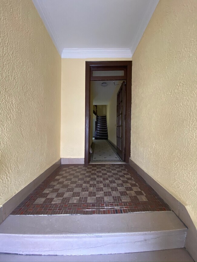 Interior Photo - 4725 44th St