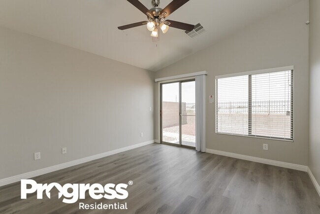 Building Photo - 3379 Greenwood Springs Dr