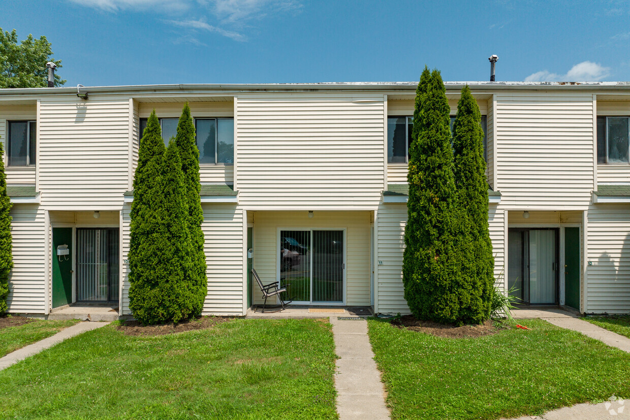 Primary Photo - Uptown Village Apartments