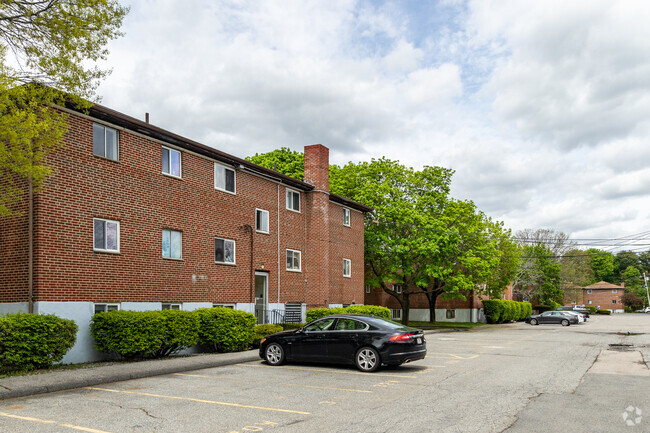 Alt Building - Chestnut Village Condominiums