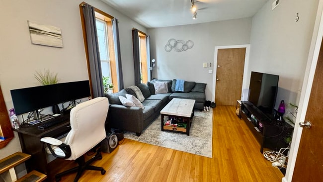 Photo - 1368 W Evergreen Ave Apartment