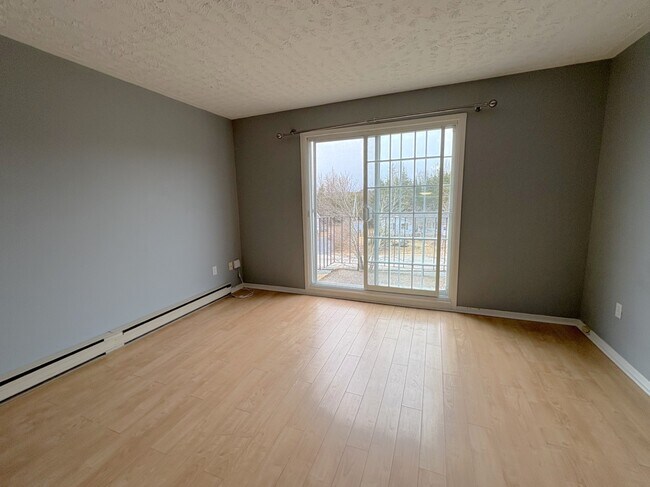 Building Photo - 37 Dobbin St