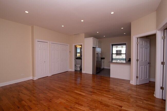 Foto del edificio - 4001 W Armitage Ave