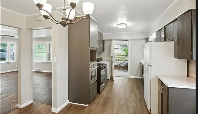 Photo - 305 E North St House