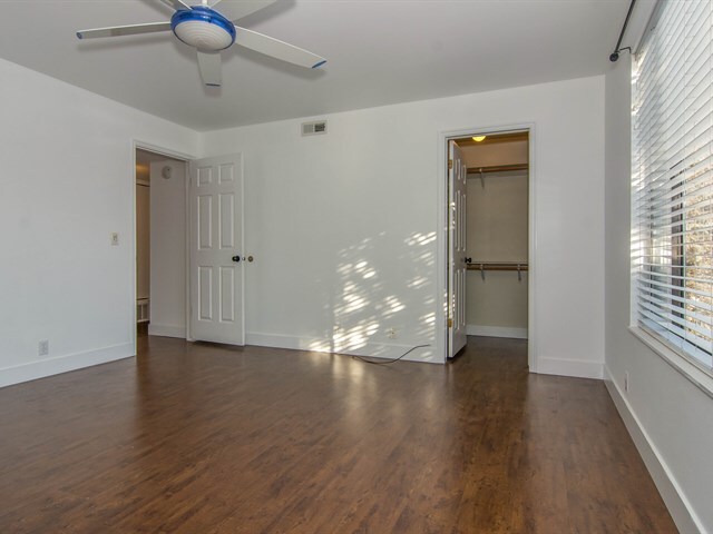 Building Photo - 963 E Springcrest Ct
