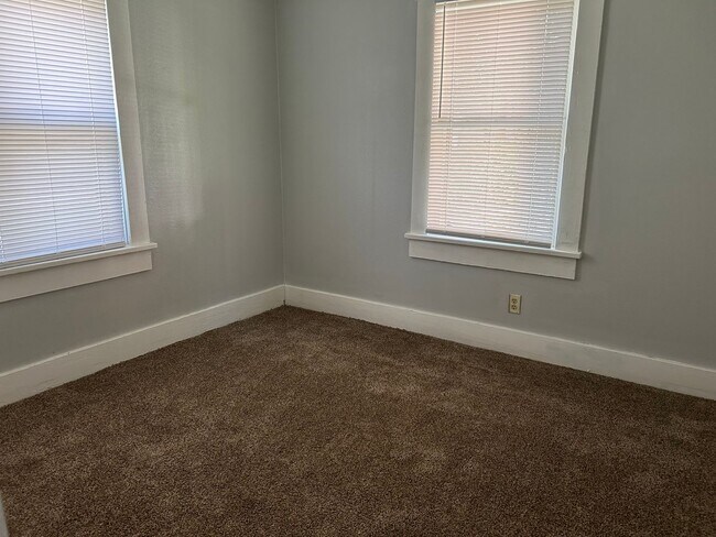 Building Photo - Cute 1 Bed 1 Bath Single Family Home