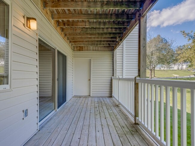 Large Private Balcony - Twin Ridge Apartments I
