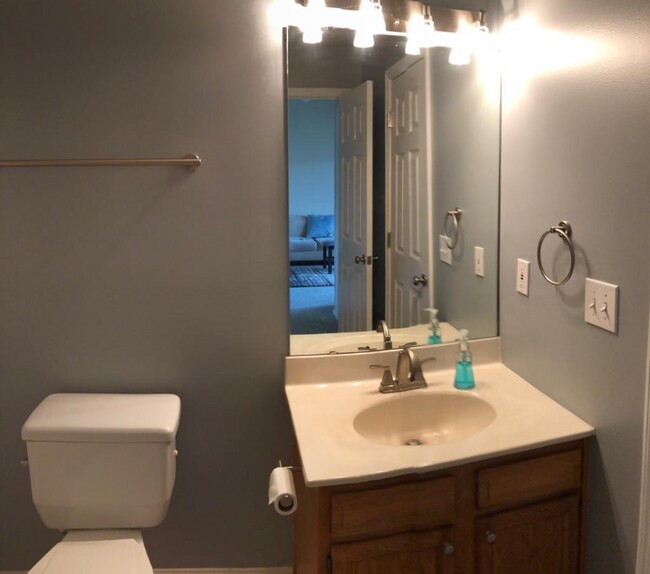 Building Photo - 4675 Court Yard Dr