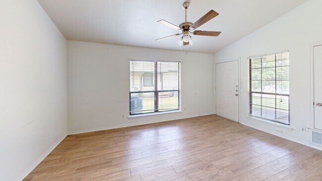 Foto del edificio - 802 Hackberry St