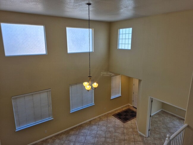 Building Photo - 4 Bedroom 3 Bath home with loft and bonus room