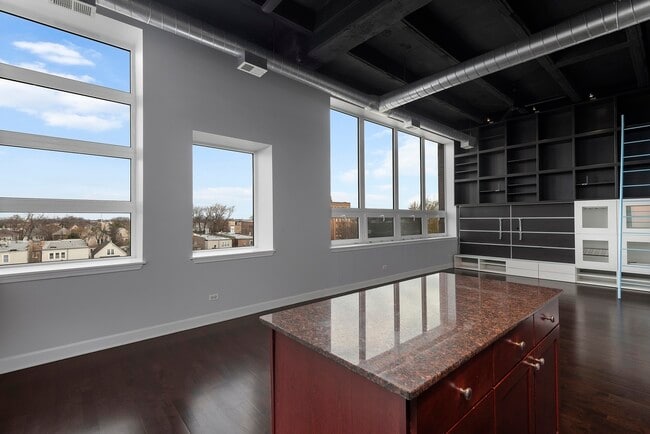 Building Photo - 4131 W Belmont Ave