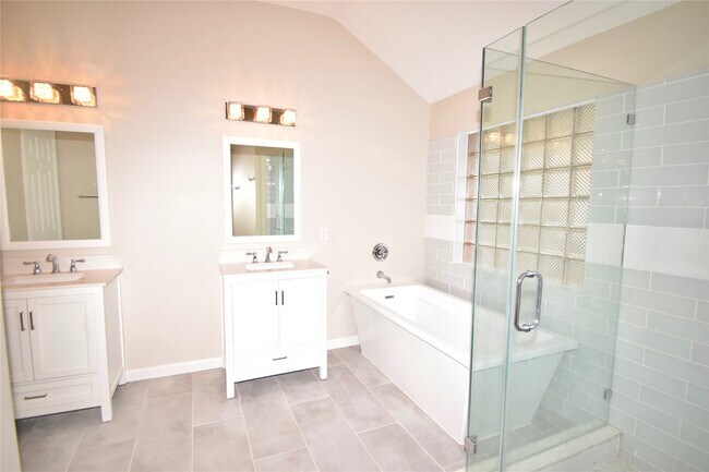 Foto del edificio - 6718 Flowermound Dr