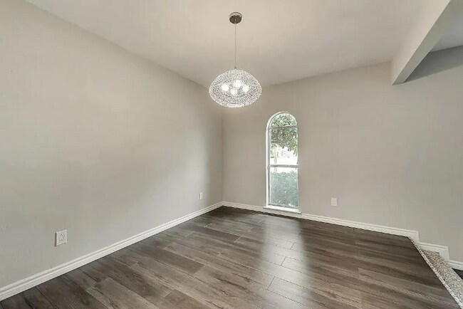 Foto del edificio - 5806 Everglade Rd