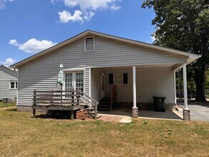 Building Photo - 816 Fisher Ferry St