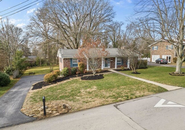 Building Photo - 709 Bridgewater Rd