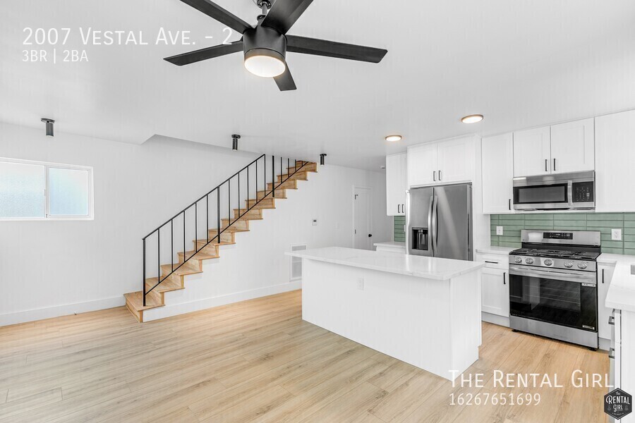 Foto principal - Gorgeous 3 Bed/2 Bath in Echo Park! | Secl...