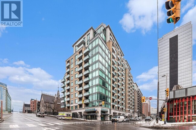 Building Photo - 238 Besserer St