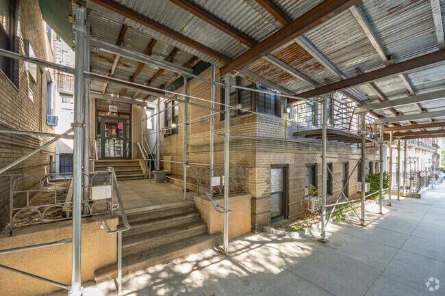 Foto del edificio - 183-187 Claremont Ave